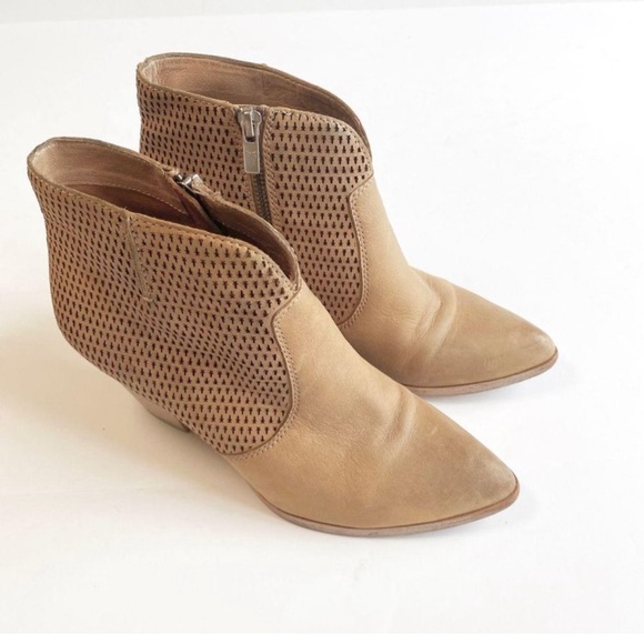 Frye Jennifer Perforated Leather Ankle Bootie 7.5 - Picture 5 of 12